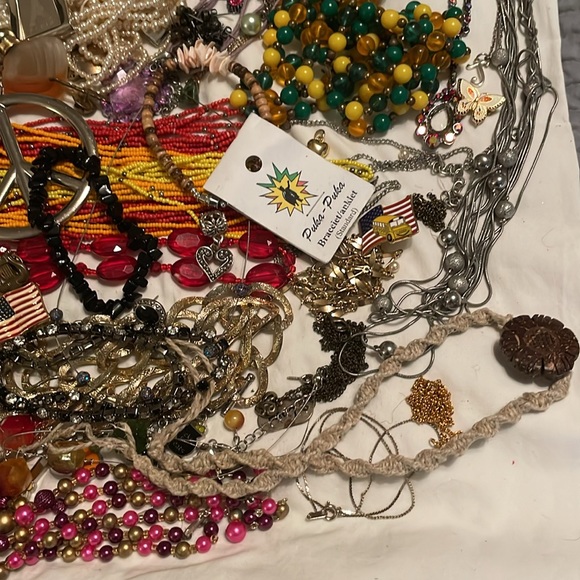 Gallon bag 5 pounds Junk Drawer Jewelry. - Picture 3 of 13